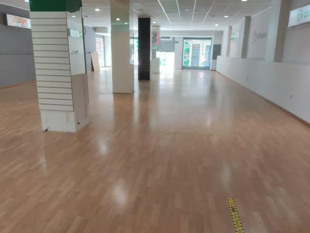 LOCAL COMERCIAL DE MAS DE 600M2 EN ZONA CENTRO — 2