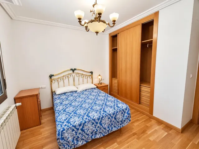Amplio apartamento en el centro, con patio privado, garaje y trastero — 3