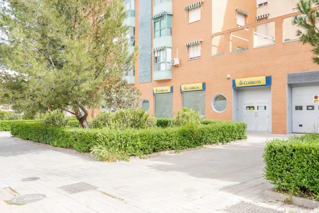 OPORTUNIDAD UNICA DE ALQUILER EN AVDA JOAQUINA EGUARAS (GRANADA) — 2