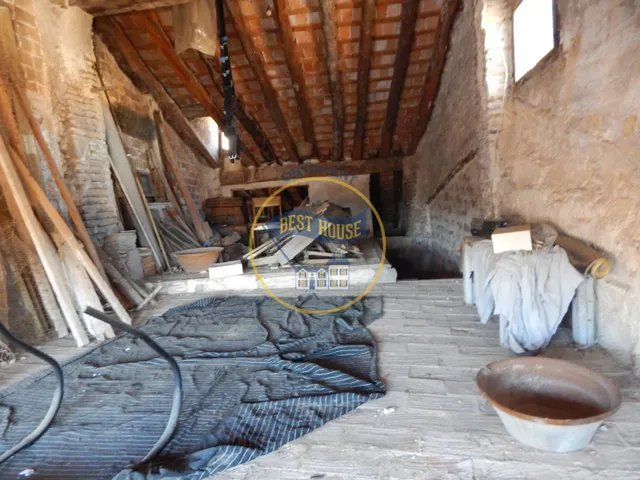 OPORTUNIDAD, AMPLIA CASA PARA REFORMAR EN AGULLENT — 19