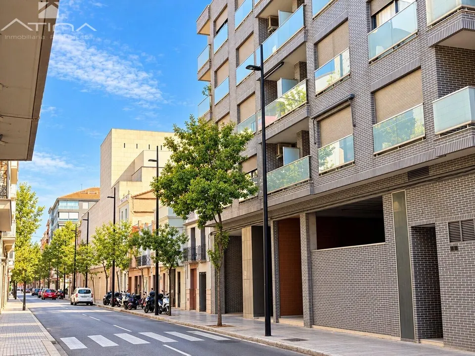 Piso con espectacular terraza de 94 m2 y garaje junto al Paseo Germanías, Gandía