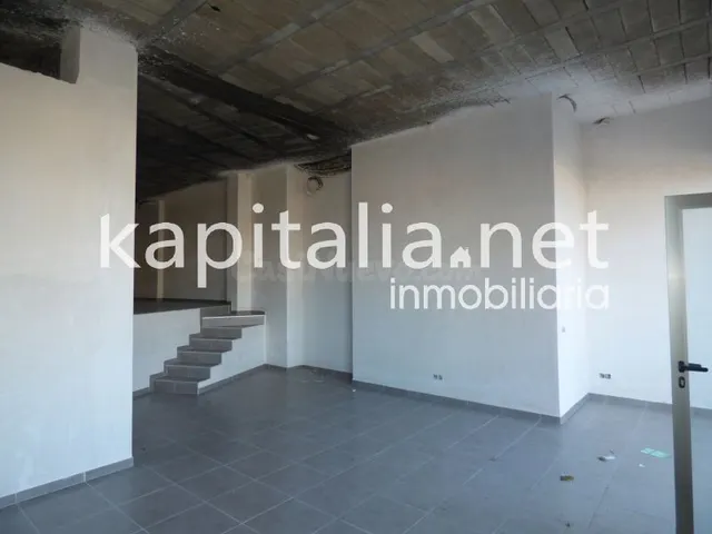 Local en alquiler y venta en el barrio de san Jose - foto 3