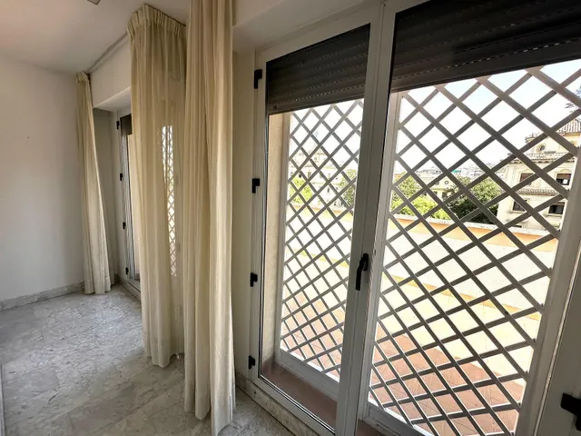 AMPLIO PISO DE 200 M2 EN ALQUILER – GRANADA — 24