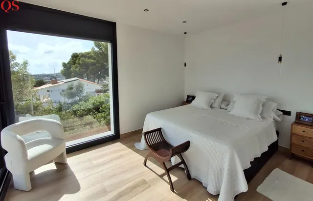 Villa contemporánea con piscina y vistas panorámicas al mar en Cunit — 45