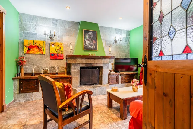 VENTA DE CHALET EN VENTA EN LAS DEHESILLAS — 49