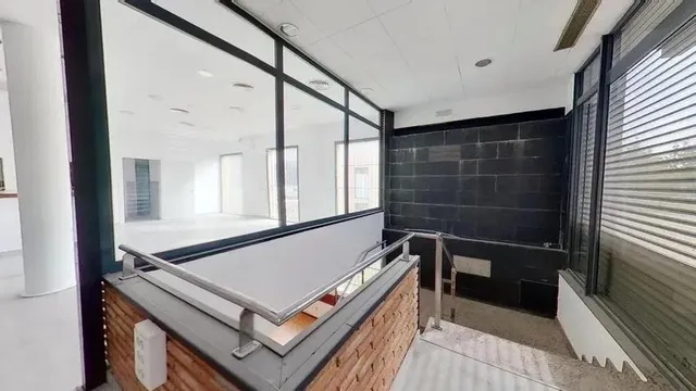 LOCAL EN VENTA EN EL PRAT DE LLOBREGAT (Barcelona). — 27