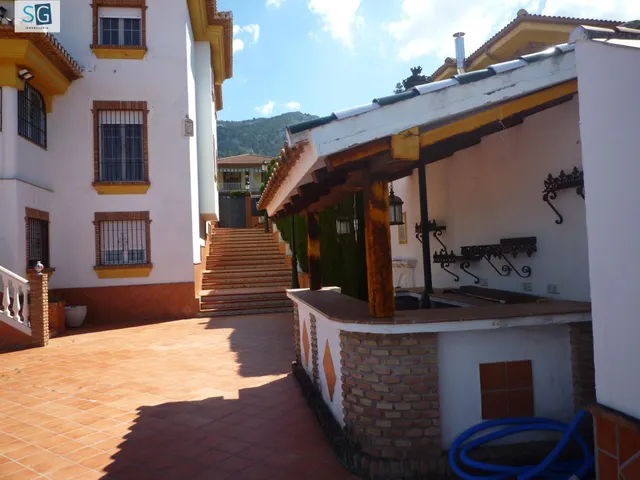 Chalet independiente con vistas panorámicas a Granada — 10