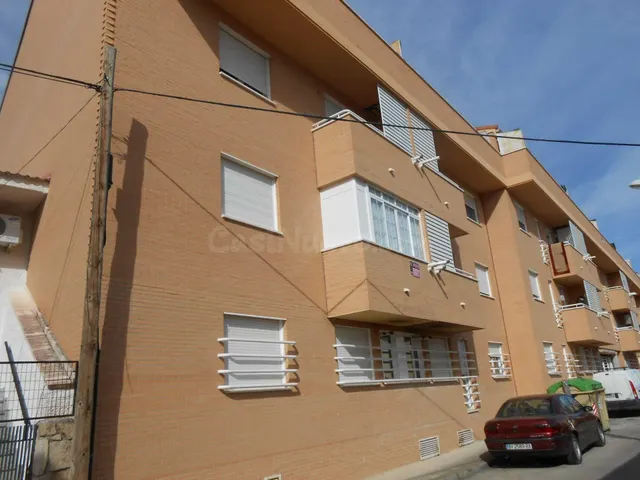 Se vende piso en Camarena. Sin posesión, no visitable.