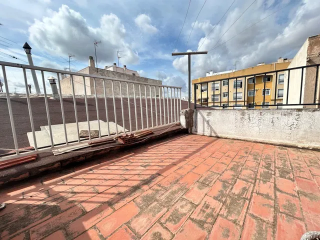 Amplio y acogedor 4º SIN ASCENSOR en zona Pisos Grises (Elche) — 9