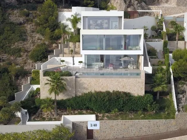 Fantástica villa con vistas inmejorables y totalmente equipa