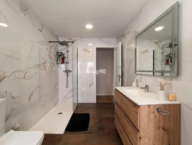 PISO DE 111 M2 TOTALMENTE REFORMADO CON 2 BALCONES JUNTO AL PASSEIG DE RONDA — 34