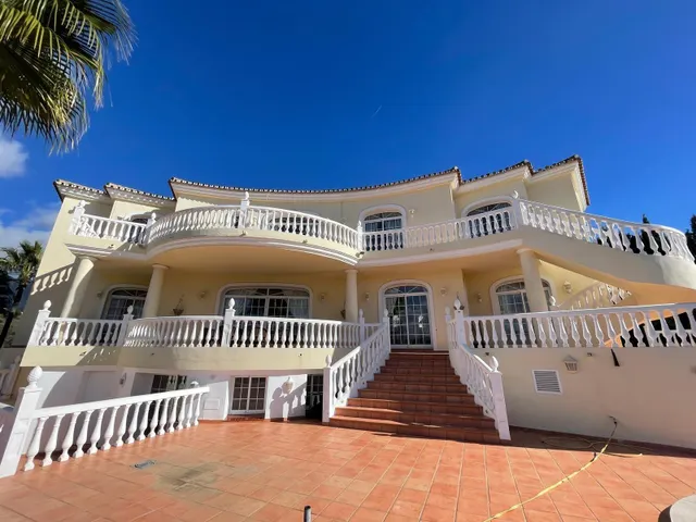 Exclusiva villa en Mijas Golf con vistas a la montaña y piscina privada — 4
