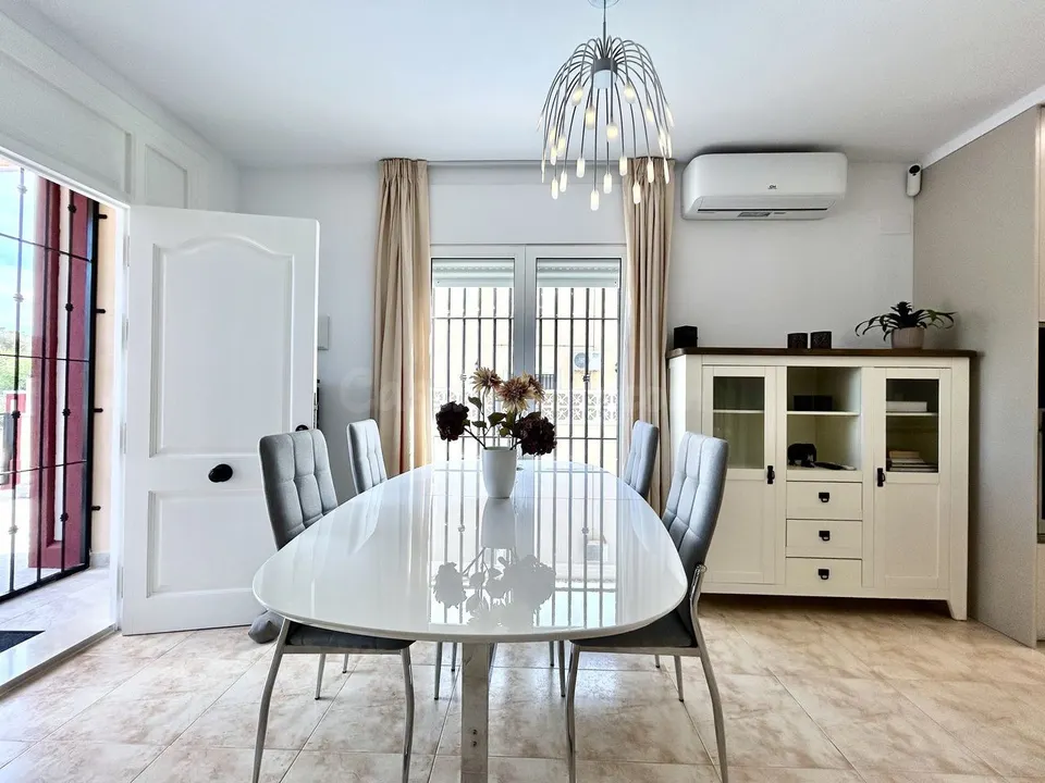 Chalet adosado de 3 dormitorios y 2 baños en orihuela costa (dehesa de campoamor)