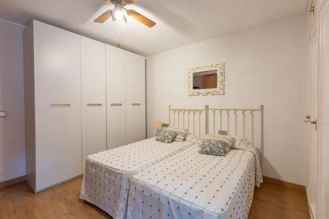 Exclusivo piso señorial con terraza en el Paseo del Salón (Cuesta de Escoriaza), con cochera y trastero. — 29