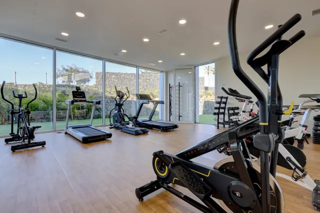 Apartamento de 2 dormitorios con vistas al mar en Estepona — 26