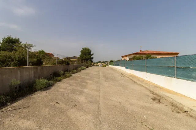 PARCELA ECONÓMICA EN MONSERRAT, EN LA URBANIZACIÓN COLINAS VENTA CABRERA. — 12