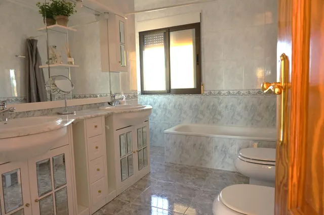 OPORTUNIDAD CHALET URBANO CON PISCINA EN LA GALIA — 28