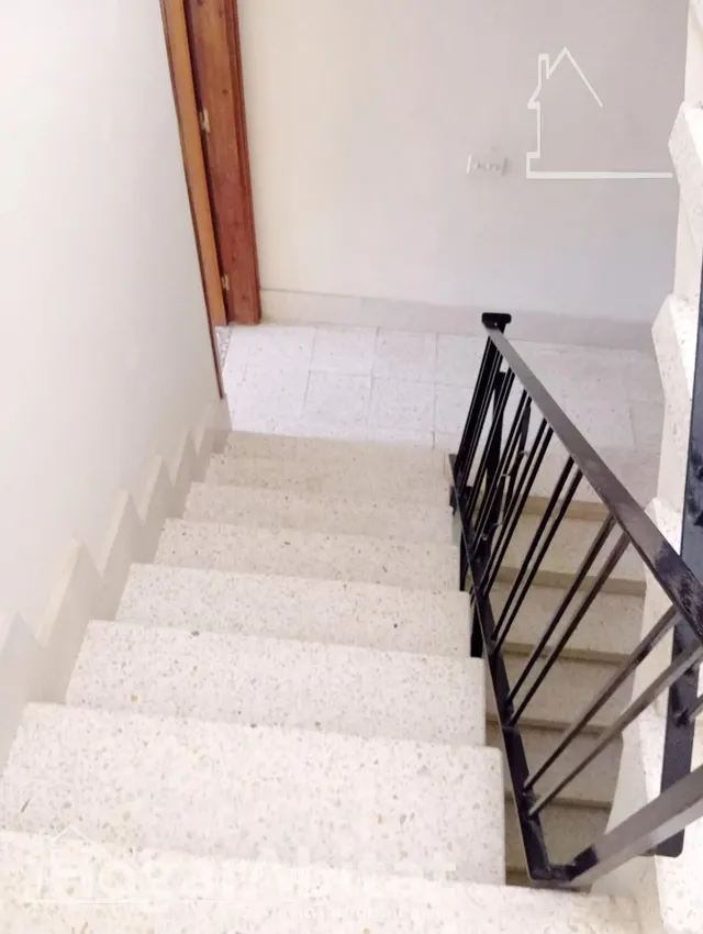 ¡Vistas a las montañas! Casa luminosa con garaje y dos grandes terrazas, cerca del ayuntamiento — 42