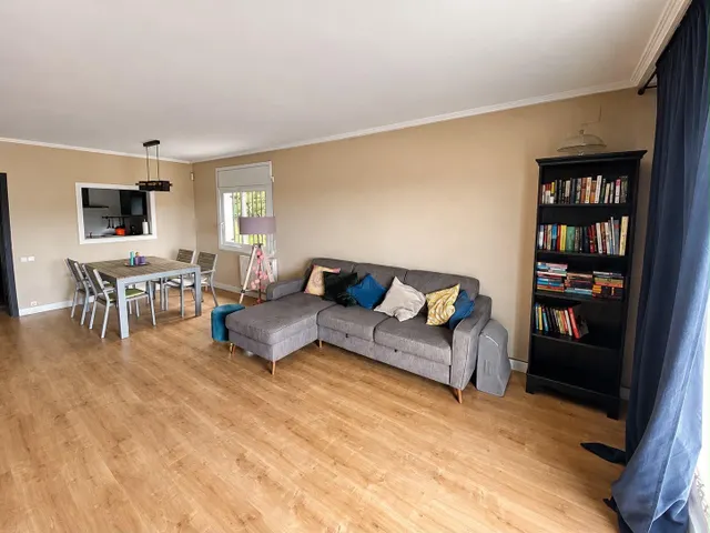 Casa pareada con jardín privado, dos terrazas y amplio garaje en Calafell — 10
