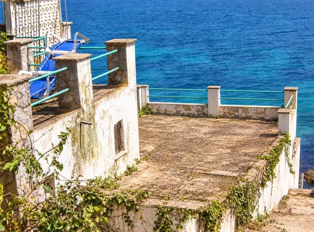 EXCLUSIVA VILLA EN PRIMERA LÍNEA DE MAR CON ACCESO DIRECTO A - foto 3
