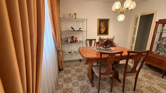 Vivienda luminosa con posibilidades de reforma y distribució - foto 2