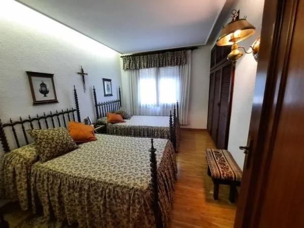 Magnifico chalet cercano al casco urbano — 34