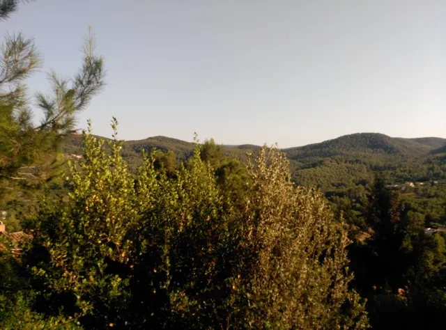 Espectacular terreno que da a dos calles, en Corbera de Llobregat, cerca Hotel Can Fisa. — 35