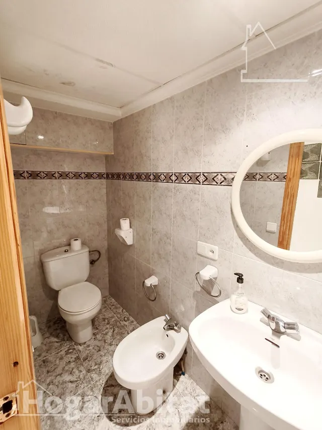 ¡PERFECTO PARA INVERTIR! CASA LUMINOSA Y ESQUINERA, CON LOCAL COMERCIAL — 40
