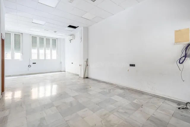 LOCAL COMERCIAL EN ARABIAL JUNTO HIPERCOR — 4