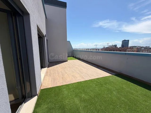 Atico con 2 habitaciones y terraza grande en Avenida de Fran - foto 2