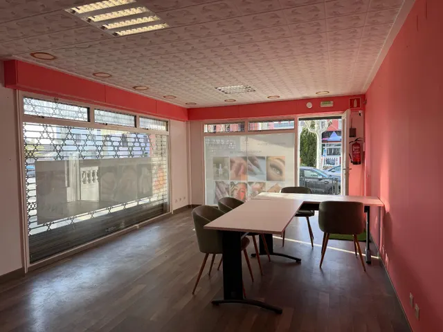 Local Comercial en Venta en Empuriabrava: Espacioso, Luminoso y Listo para Entrar — 22