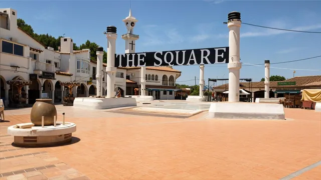 LOCAL COMERCIAL EN COSTA DE LA CALMA — 11