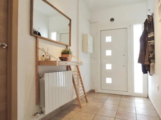 Casa con piscina de agua templada y licencia en Mas Altaba - foto 3