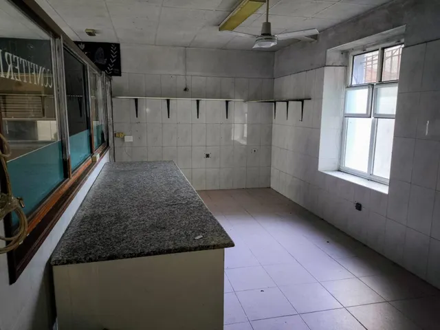 Se alquila Local de 100 metros cuadrados en c/Gran Vía, Carballo — 13