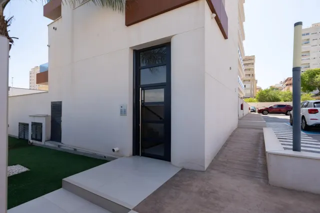 Apartamento de 2 dormitorios y 2 baños con piscina y parking en Guardamar del Segura — 15