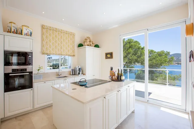 Impresionante villa de estilo mediterraneo con acceso directo al mar en Torrenova — 19