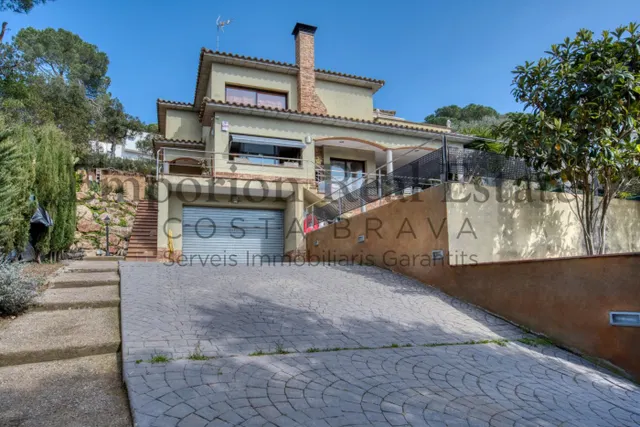 HERMOSA CASA CON PISCINA CERCA DE LA PLAYA - VENTA O ALQUILER CON OPCION A COMPRA — 36