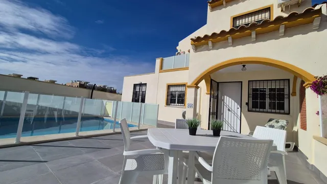 BONITA VILLA PAREADA EN LA ZENIA ORIHUELA COSTA: 2 HAB, 2 BA - foto 3