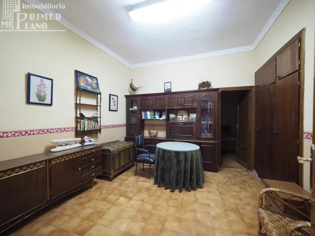 Amplia Casa en Tomelloso con Acceso a Dos Calles por solo €155,000 — 11