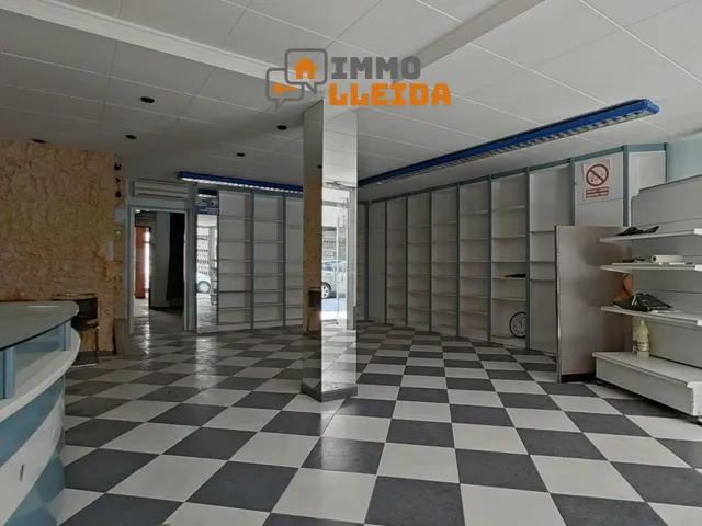 Local comercial con doble acceso en el centro de Balaguer — 7