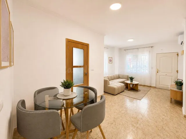 PLANTA BAJA CON ENTRADA INDEPENDIENTE, 2 DORMITORIOS, 2 BAÑOS, TERRAZA Y PISCINA EN EL CENTRO DE TORREVIEJA — 5