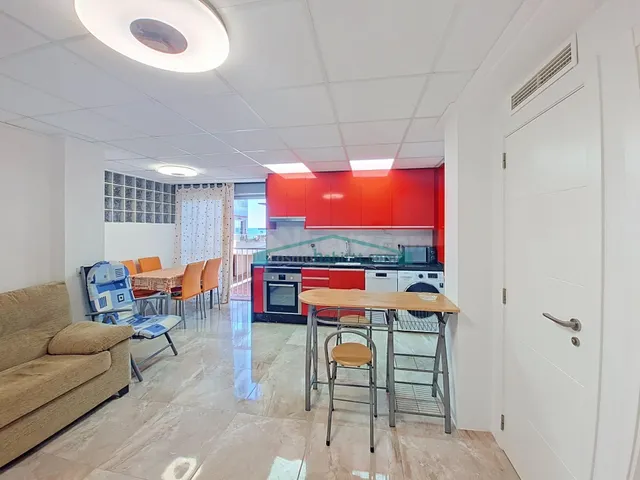 VIVIENDA CON DOMÓTICA, GARAJE Y LICENCIA TURÍSTICA EN TAVERN - foto 2