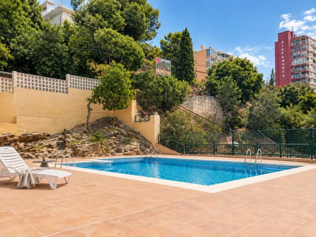 Estudio en planta 12 con vistas al mar y parking en Benidorm