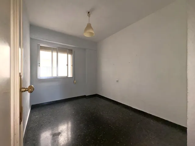 Amplia vivienda de 4 dormitorios con terraza, ascensor y vistas a la Sierra Calderona, en pleno centro de Godella — 8