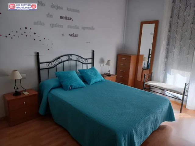 Apartamento amueblado de un dormitorio con calefacción por gas, aire acondicionado en habitación y salón, PLAZA DE GARAJE y trastero. Ubicado junto a Plaza del Arenal. — 8