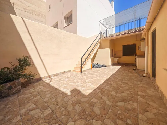 EXCELENTE OPORTUNIDAD: CASA DE 86 m2 EN PARCELA DE 120 m2 EN - foto 2