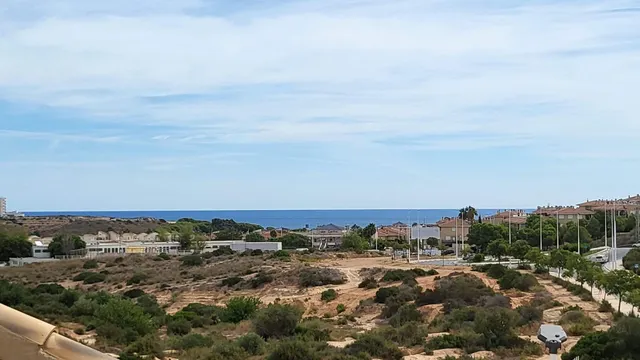 Chalet esquina de 3 Dormitorios y 3 Baños en parcela grande arreglada de 600m2 con piscina y garaje privado — 12