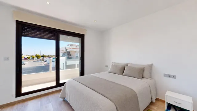Amplia VILLA de nueva construcción con piscina privada en San Pedro del Pinatar — 16