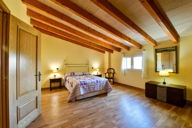 Finca rústica 7 habitaciones 331m² en venta - Jornets — 24
