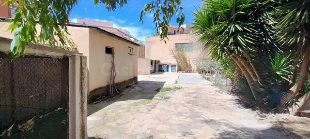 SE VENDE CHALET Y EDIFICIO DE 2 PLANTAS EN PETRER - foto 2